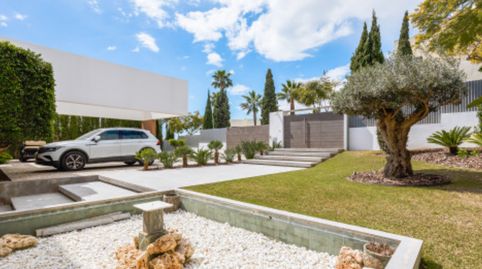 Excepcional villa contemporánea de 5 dormitorios con vistas panorámicas al mar en Los Flamingos, Benahavís