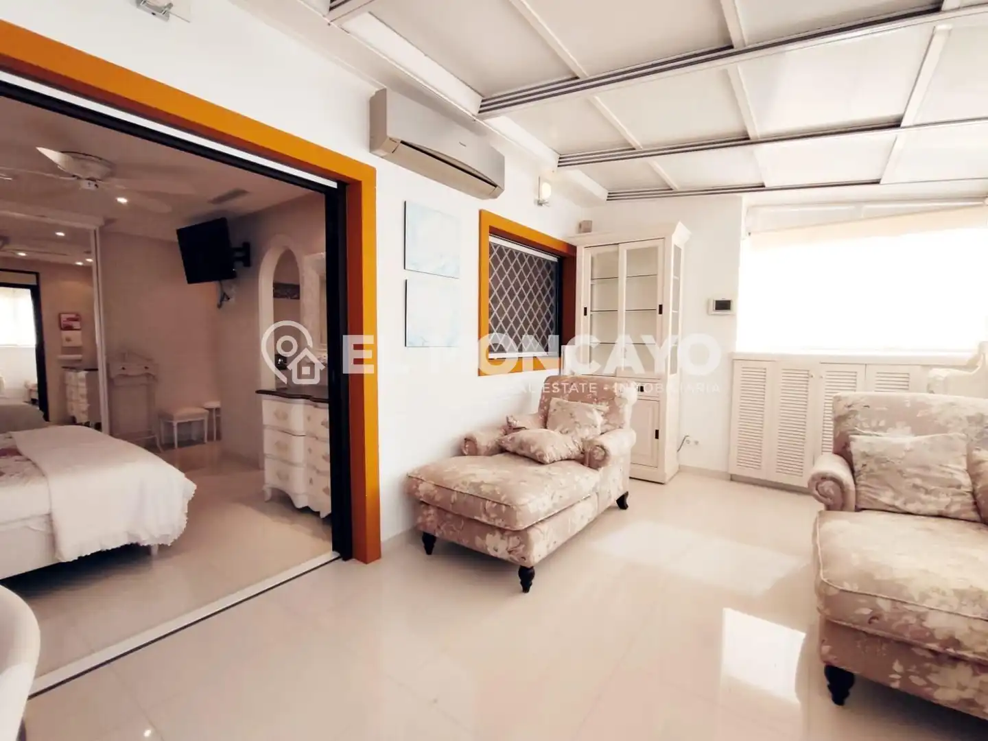 Sala de estar de Ático en venta en Guardamar del Segura con Aire acondicionado, Calefacción y Jardín privado