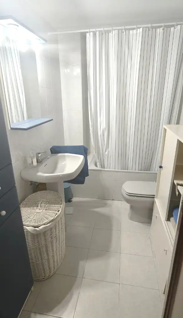 Baño de Apartamento en venta en Zaragoza con Aire acondicionado, Calefacción y Parquet