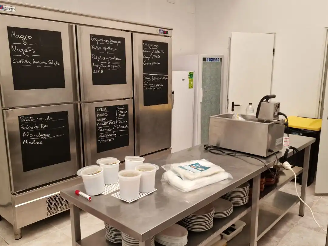 Cuina de Local en venda en Cabanes amb Aire condicionat, Calefacció i Terrassa