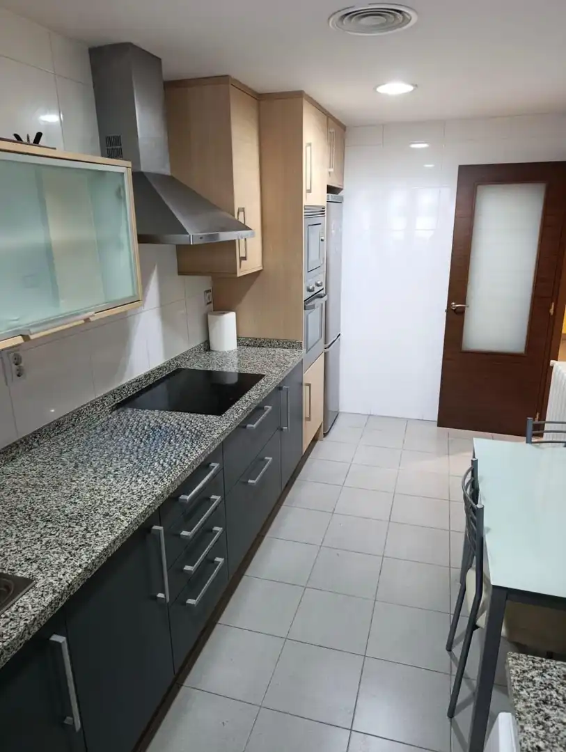 Küche von Wohnung zum Verkauf in Burjassot mit Klimaanlage, Abstellraum und Möbliert