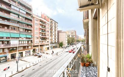 Exterior view of Flat for sale in  Barcelona Capital  with Air Conditioner and Balcony