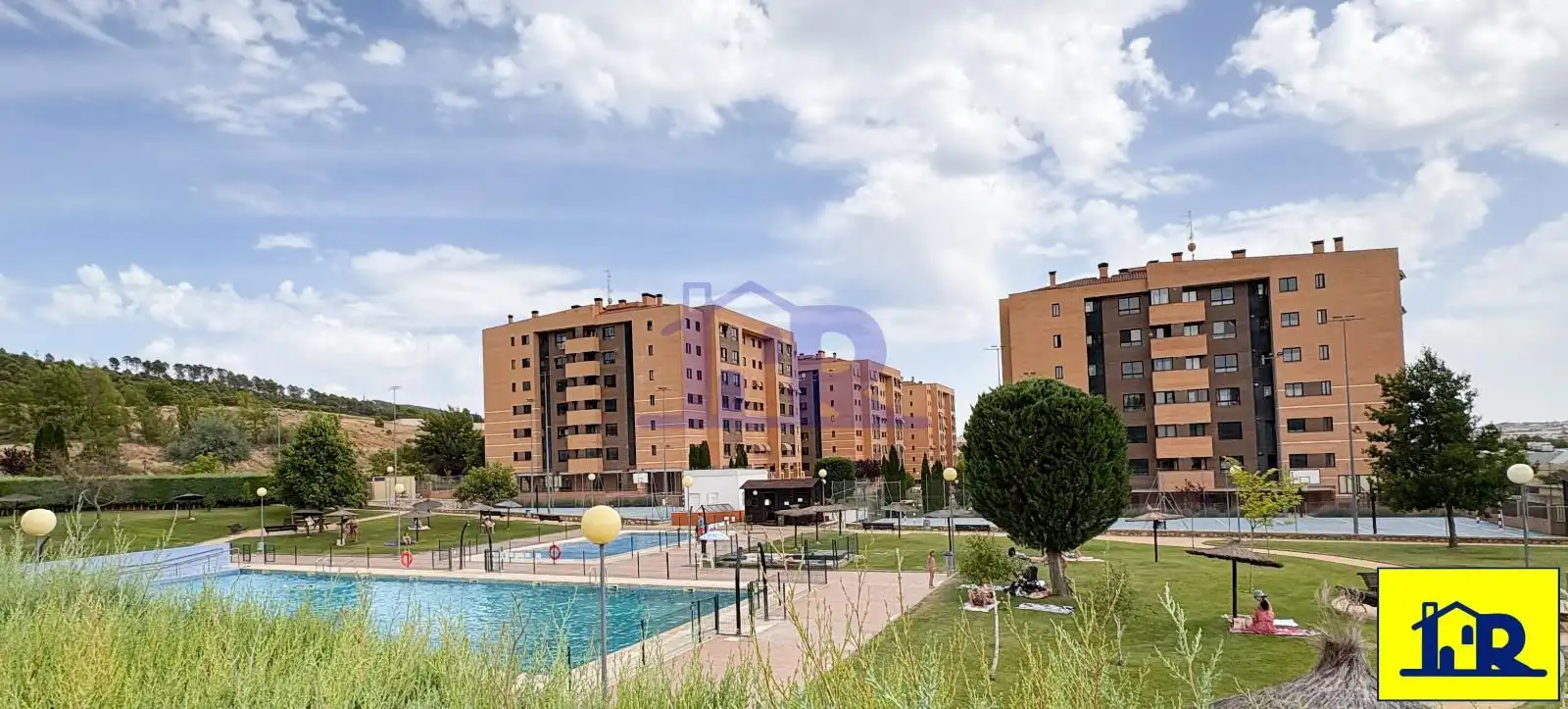 Vista exterior de Piso en venta en Cuenca con Calefacción, Trastero y Piscina