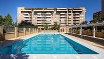 Schwimmbecken von Wohnungen zum verkauf in  Granada Capital mit Klimaanlage, Heizung und Privatgarten