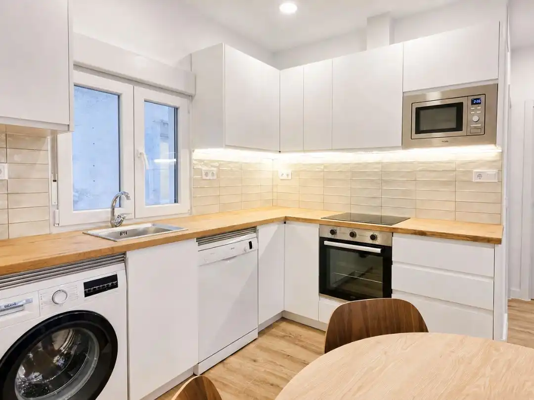 Flat to rent in Calle del Oso 12, imagen 2