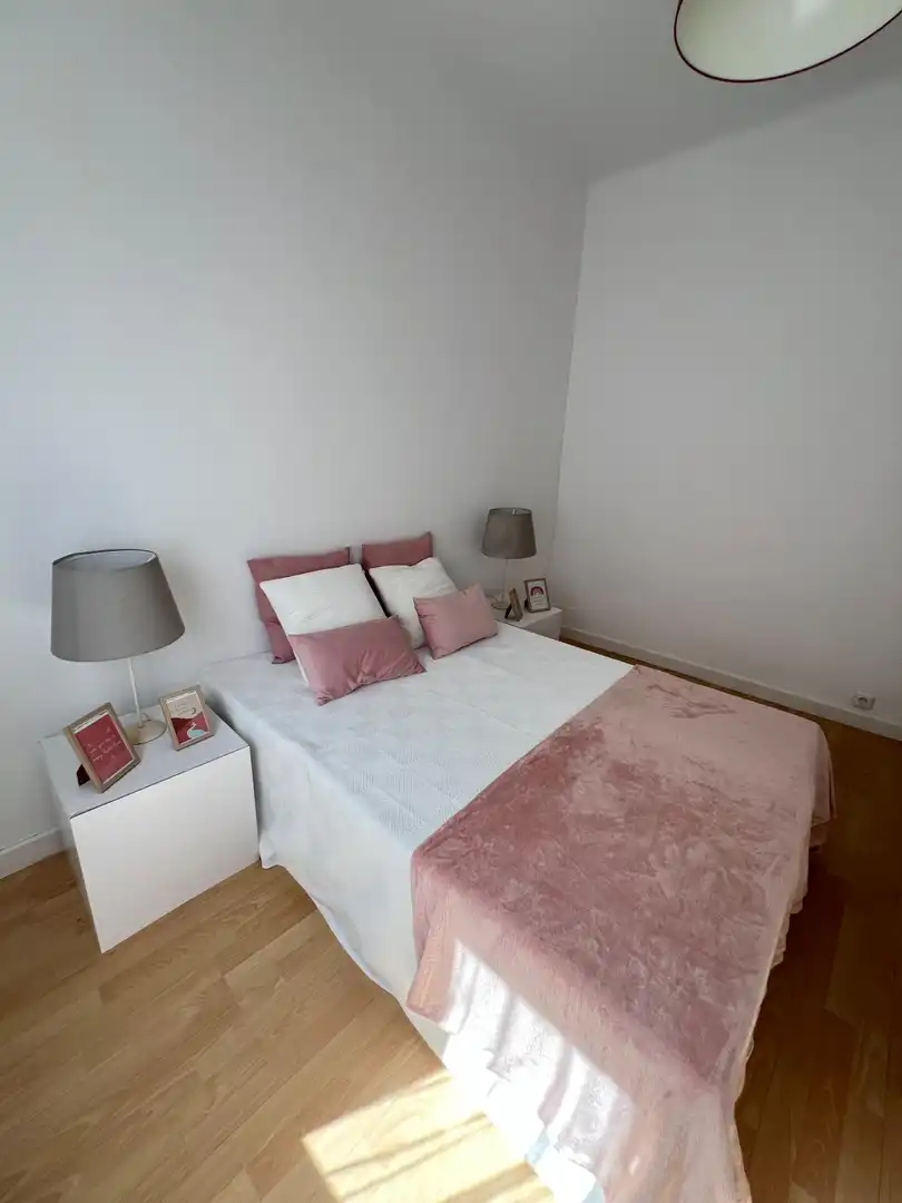 Dormitori de Apartament de lloguer en Madrid amb Aire condicionat i Calefacció