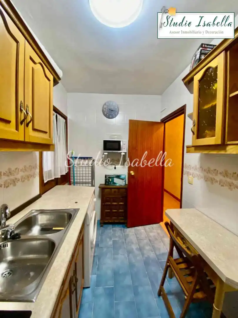 Flat for rent in Cuesta Santa Leocadia, Casco Histórico