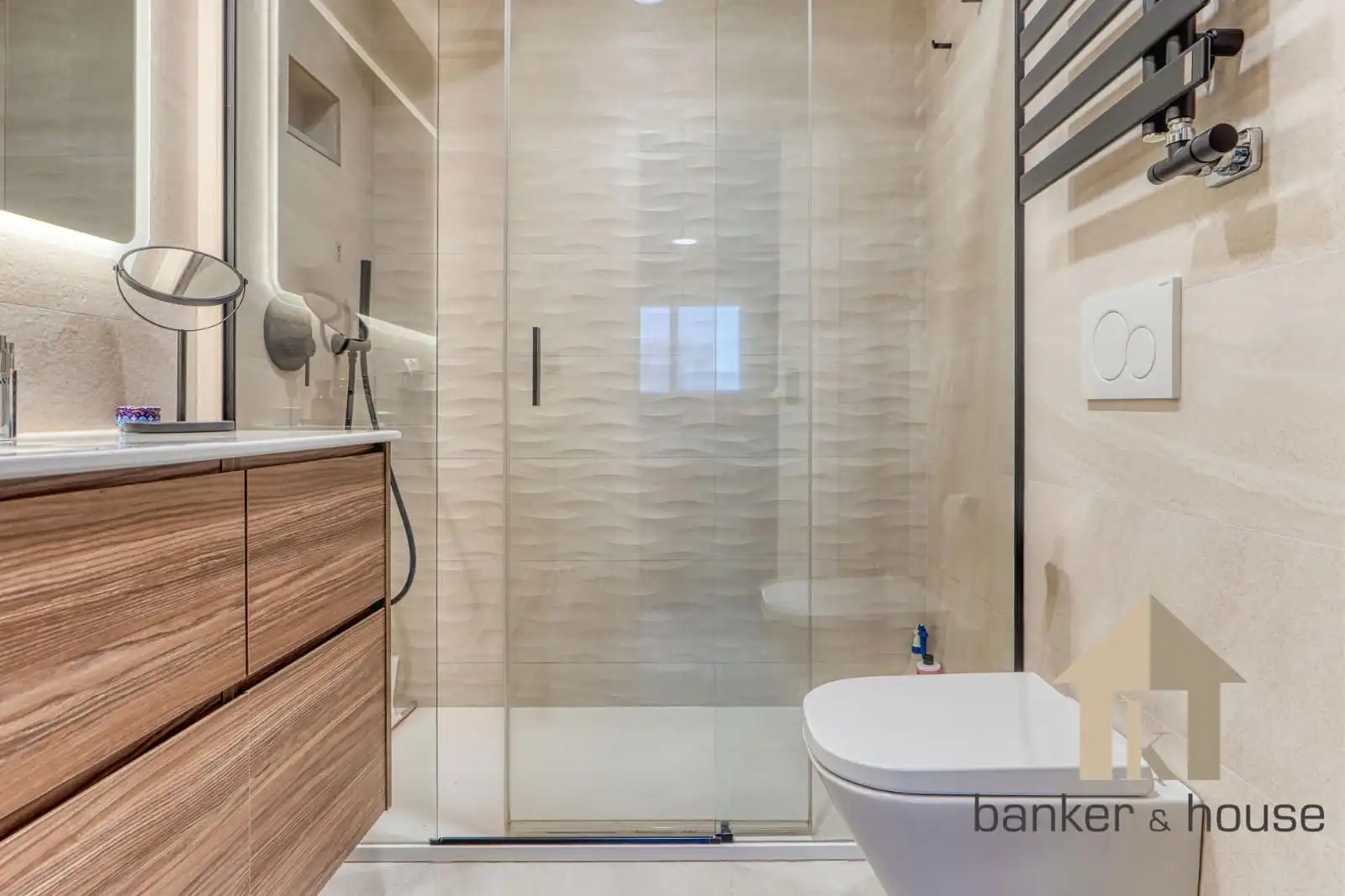Badezimmer von Dachboden zum Verkauf in Barcelona mit Klimaanlage, Heizung und Terrasse