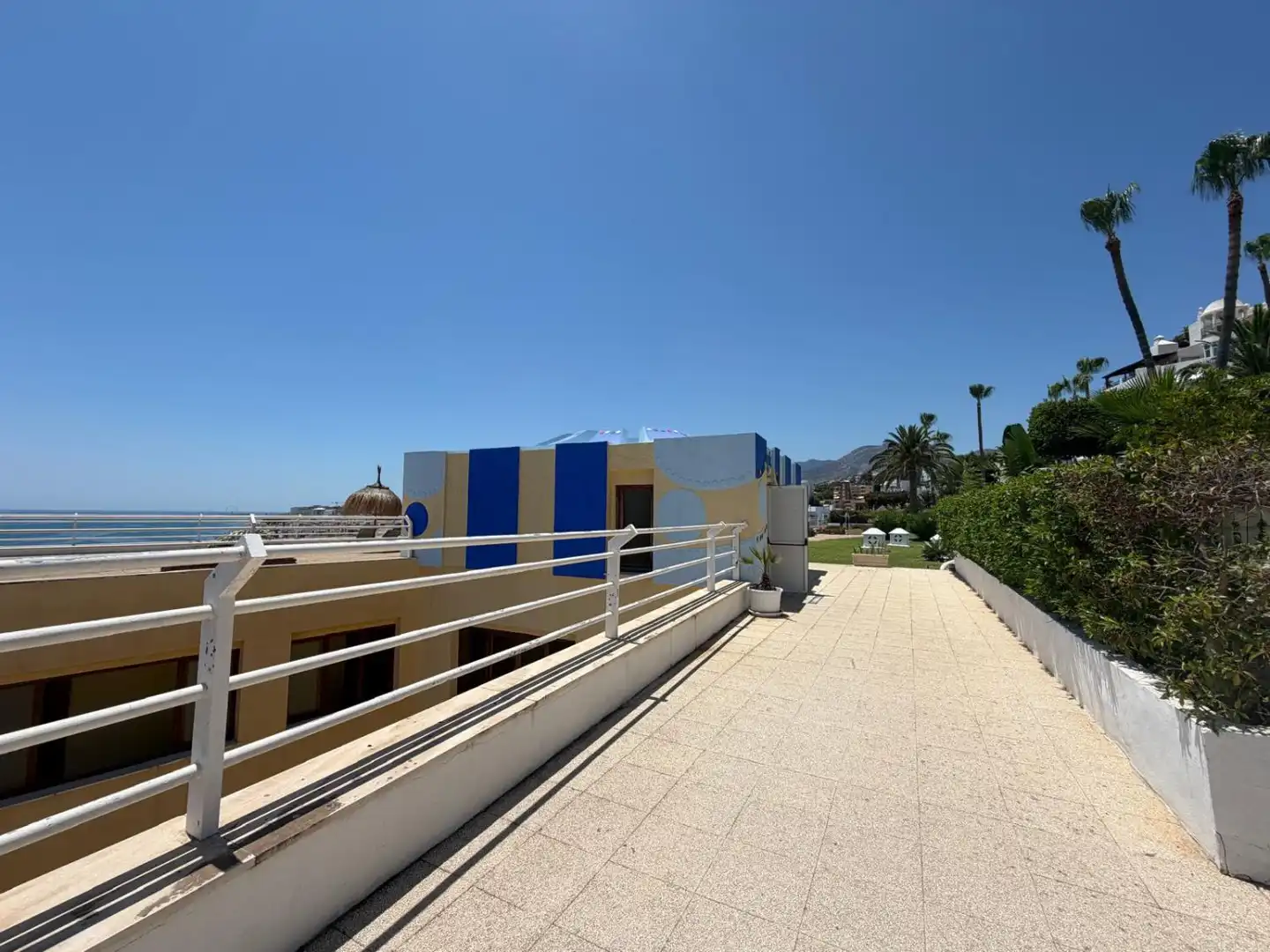 Außenansicht von Wohnung zum Verkauf in Torremolinos mit Klimaanlage, Terrasse und Gemeinschaftspool