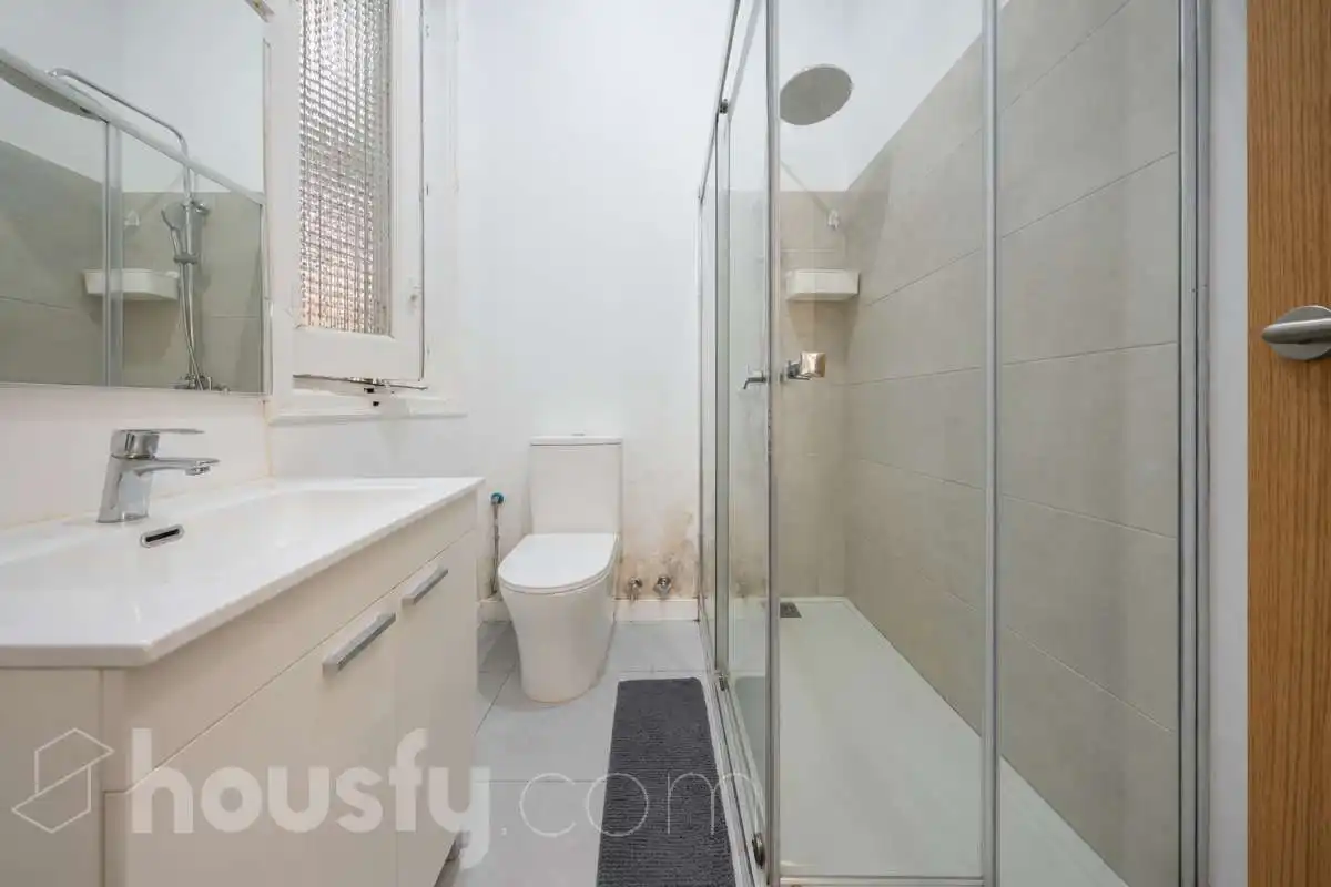 Bathroom of Ground floor for sale in Madrid  with Heating and Furnished