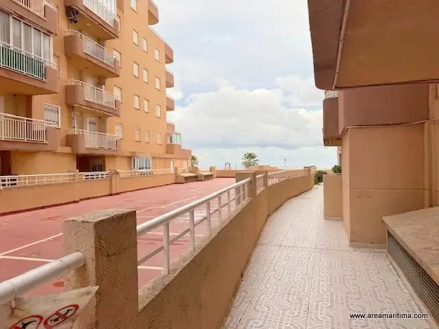 Vista exterior de Pis en venda en Oropesa del Mar / Orpesa amb Aire condicionat, Terrassa i Piscina comunitària