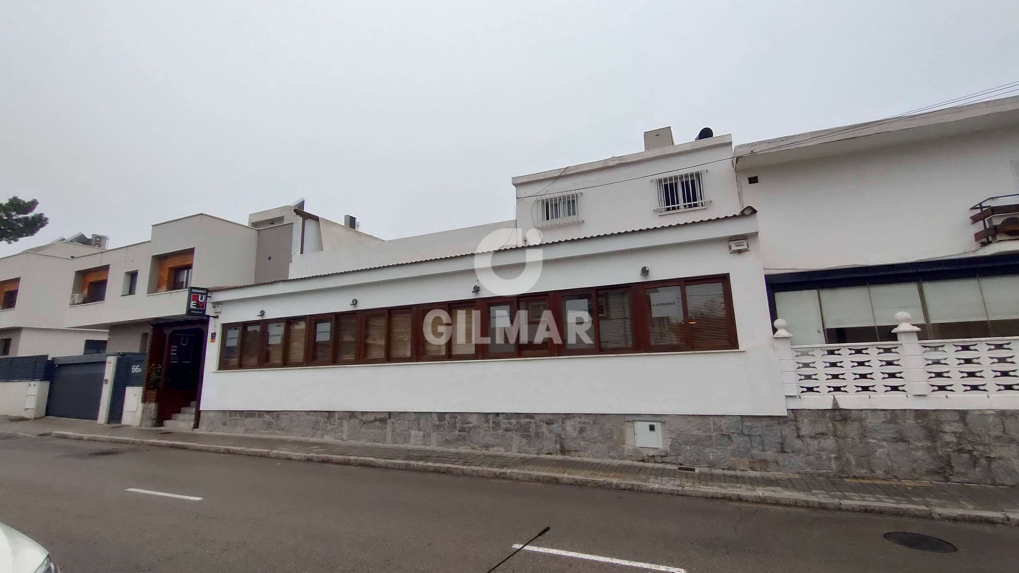 Vista exterior de Casa adosada en venda en Pozuelo de Alarcón amb Calefacció i Jardí privat