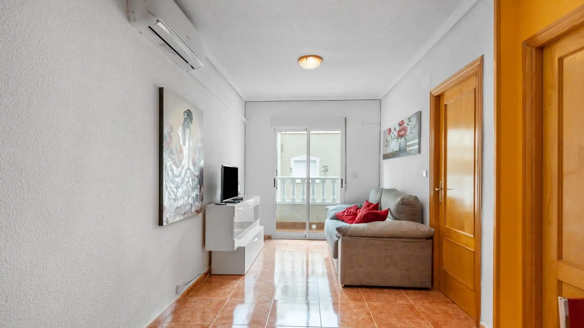 Vista exterior de Apartament en venda en Torrevieja amb Aire condicionat, Moblat i Rentadora