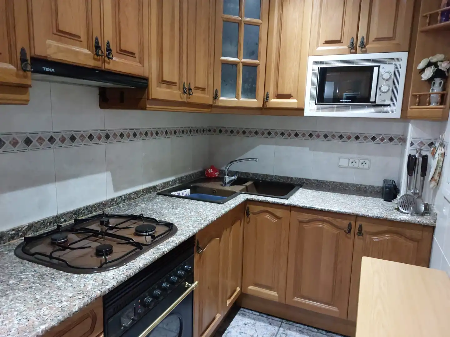 Kitchen of Flat for sale in L'Hospitalet de Llobregat  with Heating and Oven