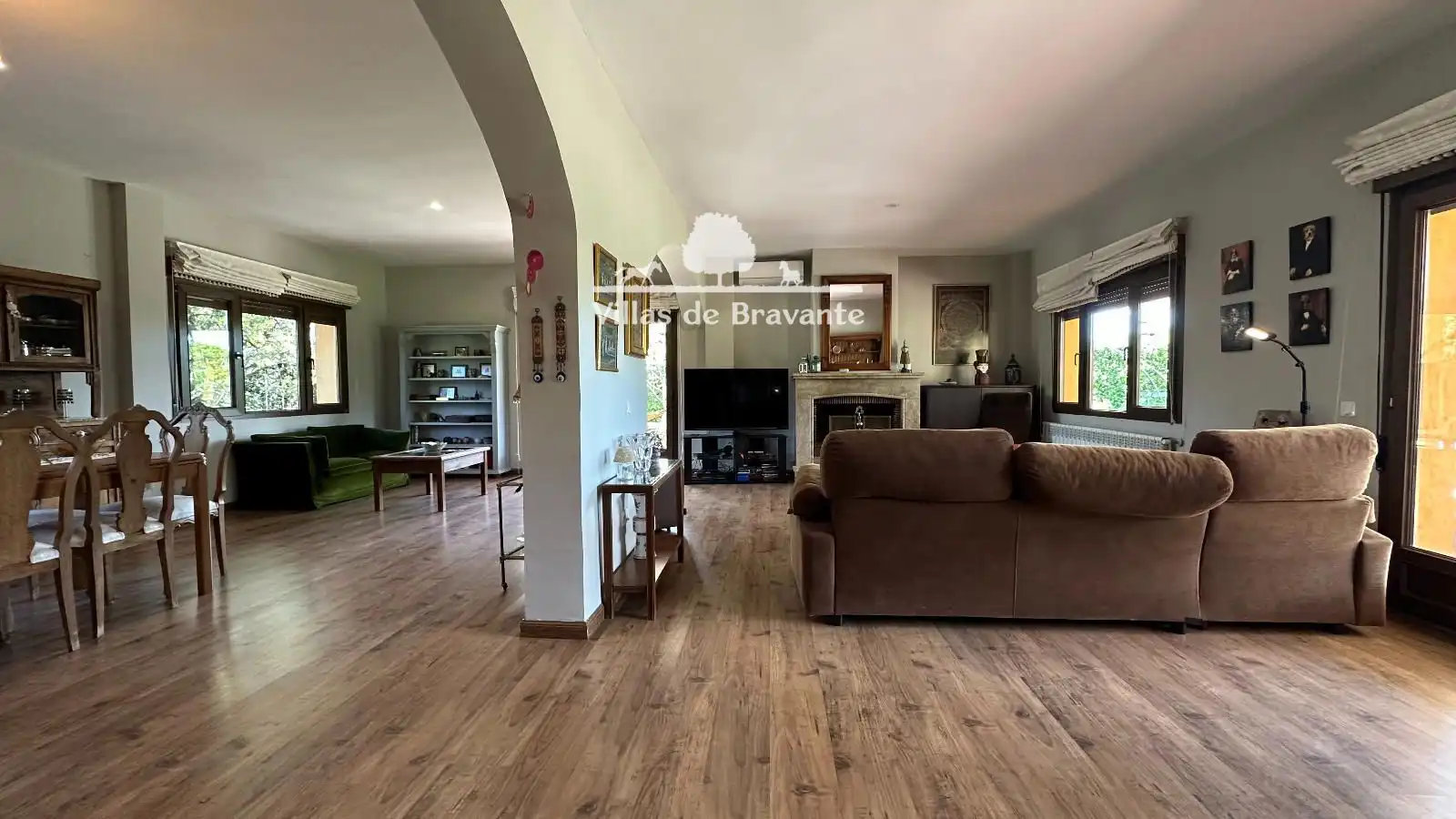 Living room of Houses for sale in Villanueva de la Cañada  with Air Conditioner, Heating and Parquet flooring