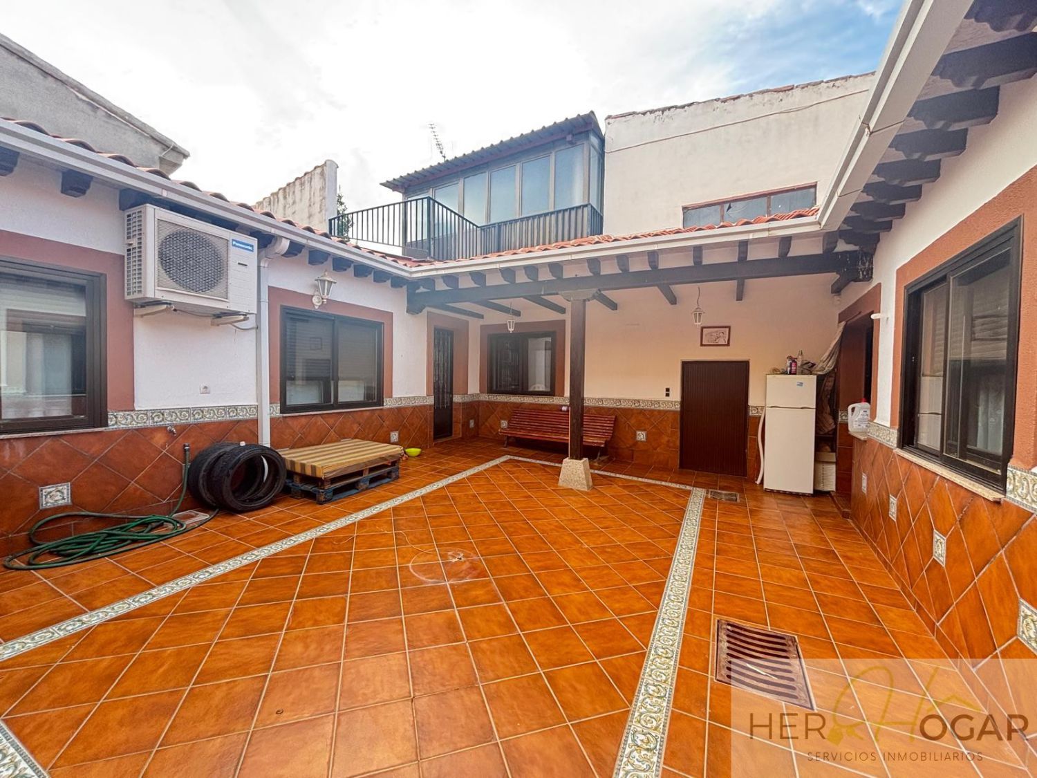 Vista exterior de Casa o xalet en venda en Los Yébenes amb Aire condicionat, Calefacció i Terrassa
