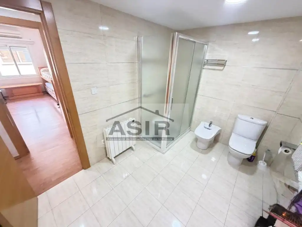 Badezimmer von Dachboden zum Verkauf in Alzira mit Klimaanlage und Balkon