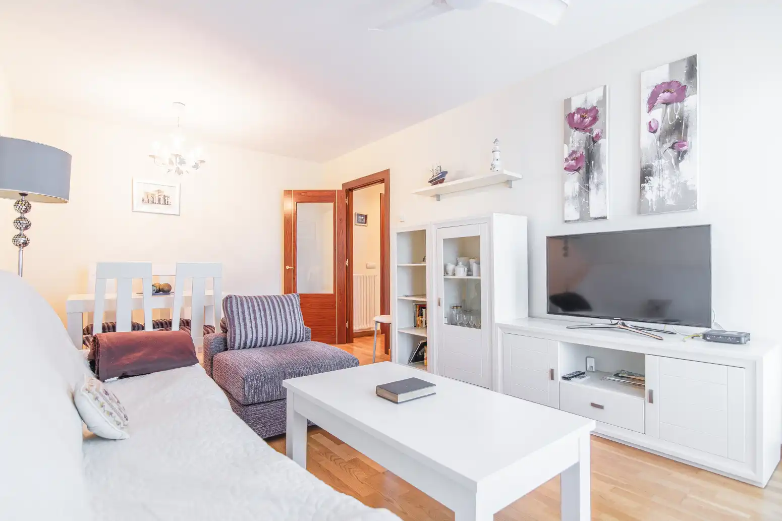 Wohnzimmer von Wohnung zum Verkauf in Gozón mit Heizung, Privatgarten und Abstellraum