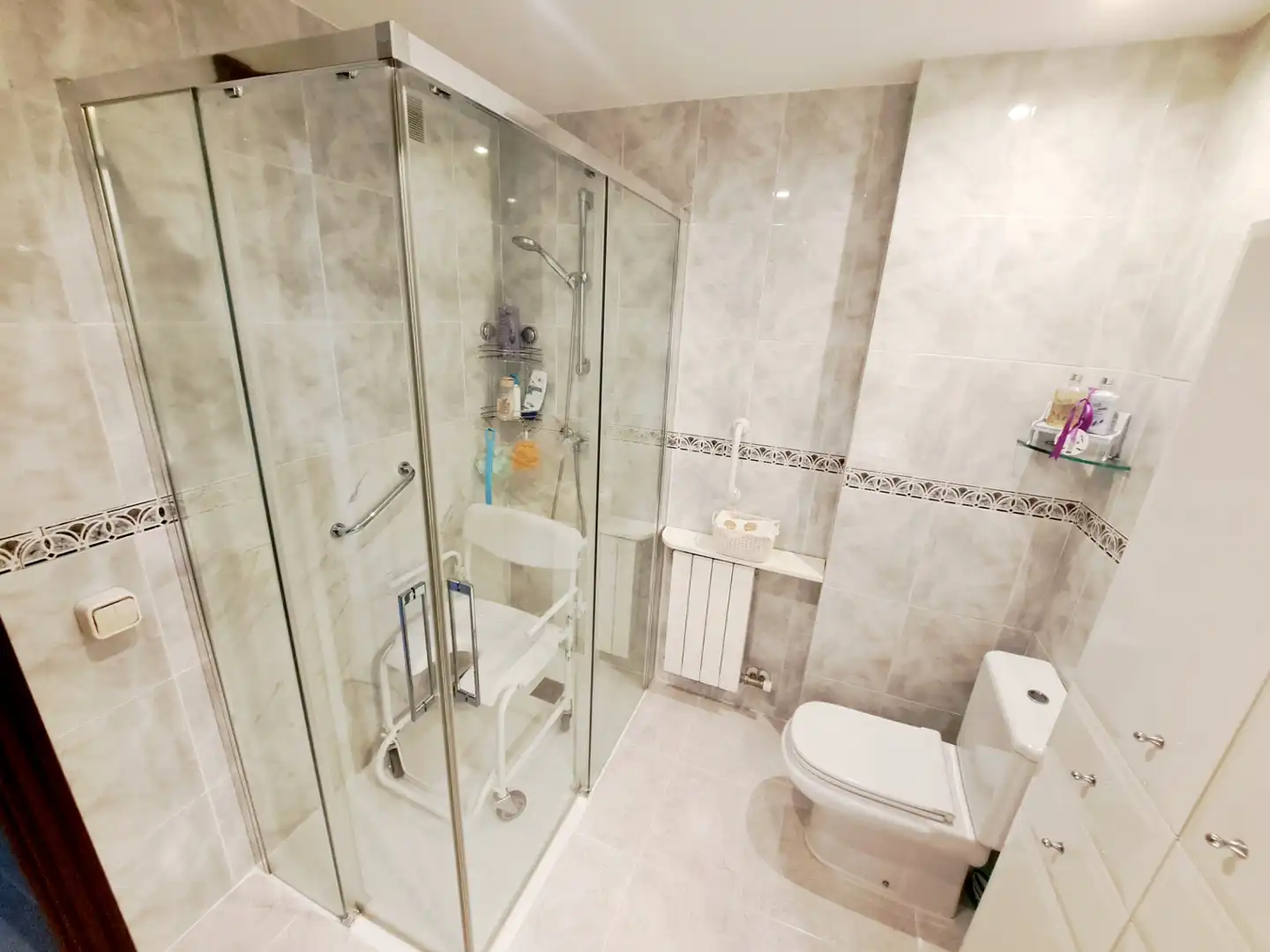 Badezimmer von Wohnung zum Verkauf in Mataró mit Klimaanlage, Heizung und Ofen