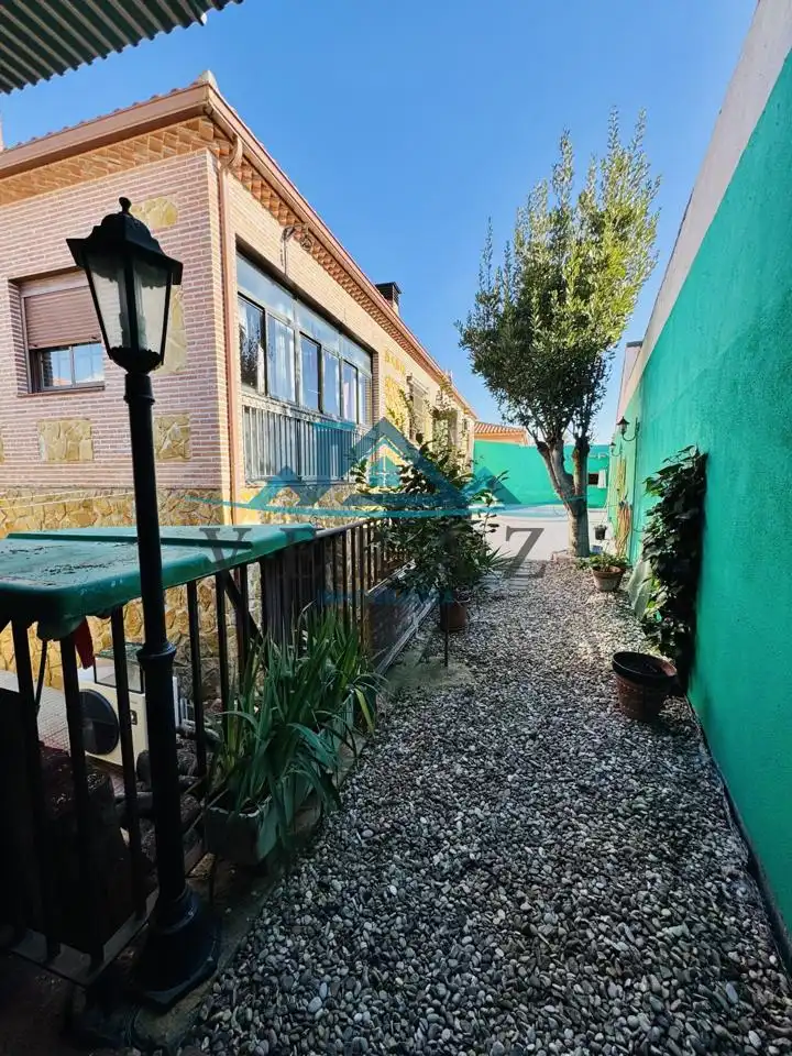 Vista exterior de Casa o chalet en venta en La Pueblanueva con Aire acondicionado, Calefacción y Jardín privado