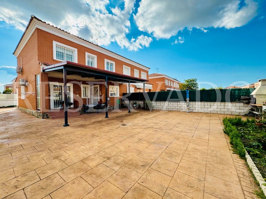 Terrassa de Casa adosada en venda en Barcience amb Aire condicionat, Calefacció i Jardí privat