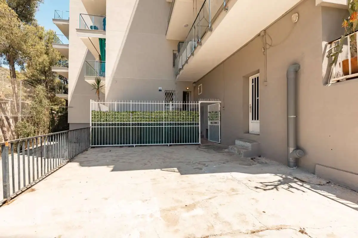 Vista exterior de Piso en venta en Castelldefels con Aire acondicionado, Jardín privado y Terraza