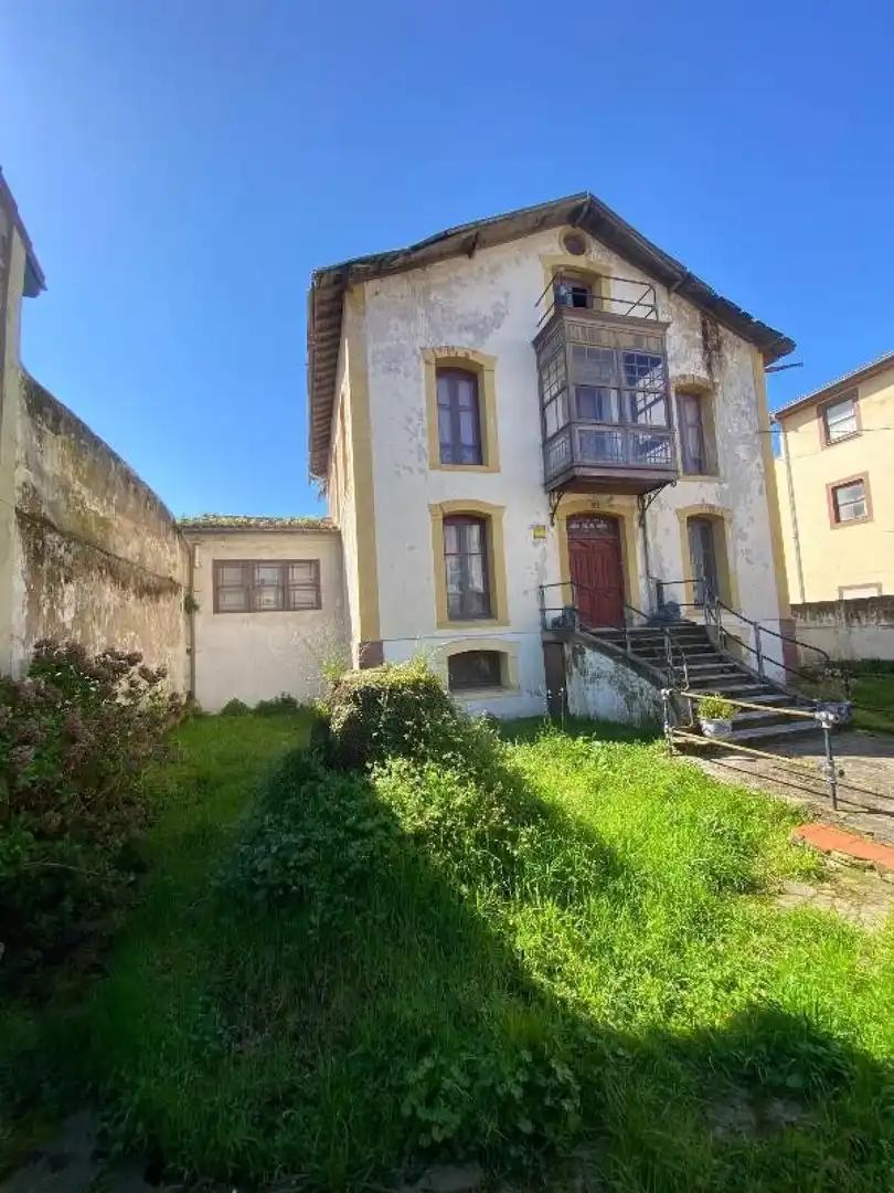 Vista exterior de Casa o chalet en venta en Torrelavega  con Calefacción, Jardín privado y Terraza