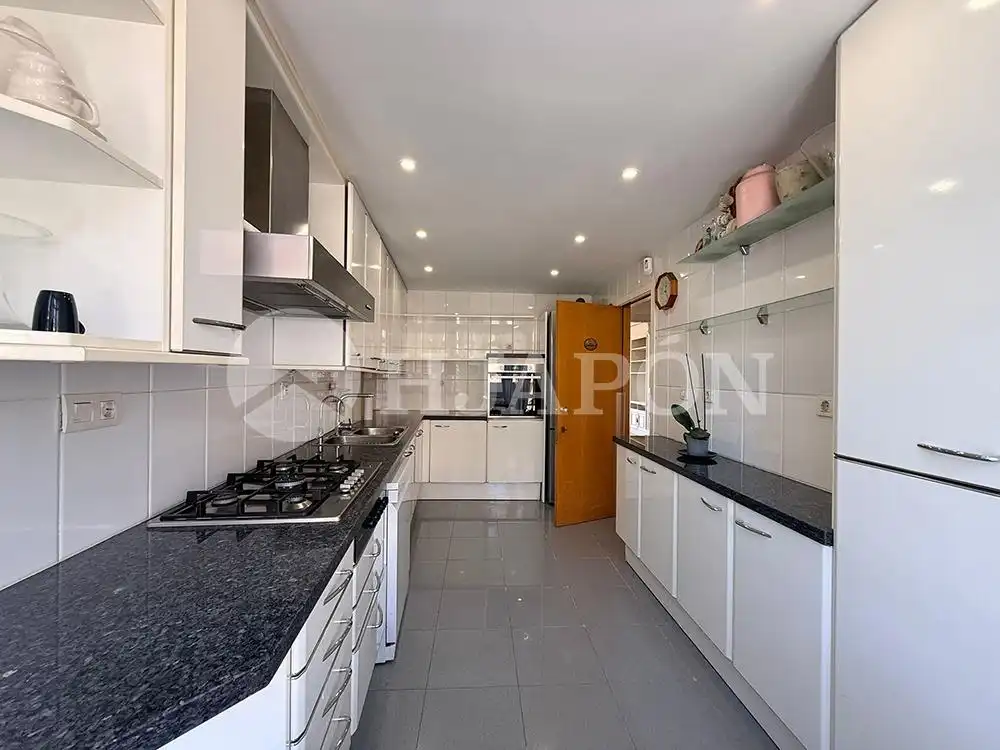 Cocina de Casa adosada en venta en El Masnou con Calefacción, Jardín privado y Terraza