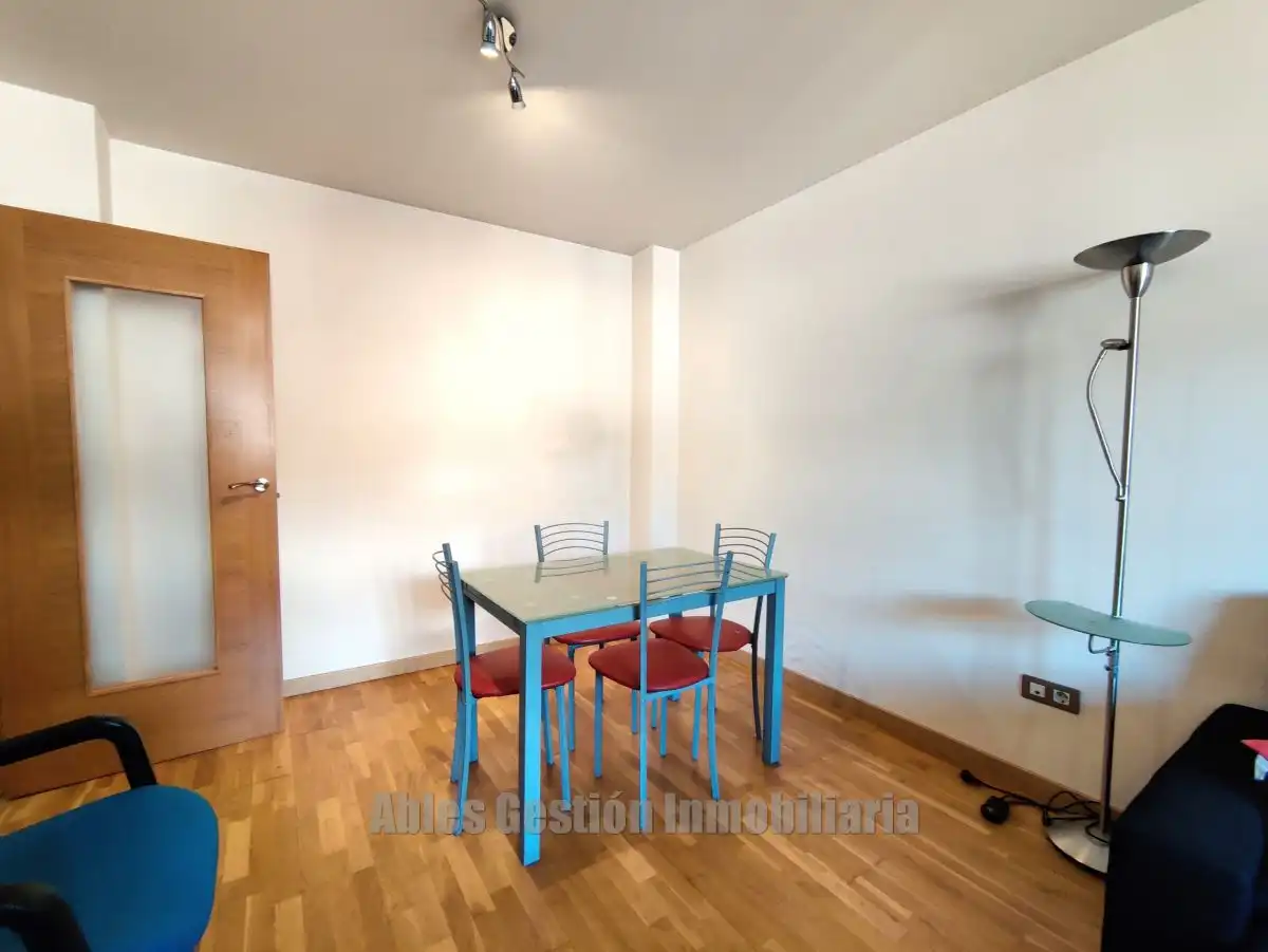 Vista exterior de Piso de alquiler en Oviedo  con Calefacción y Terraza