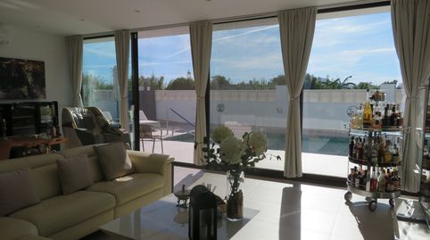 Lujosa villa lista para entrar a vivir, imagen 2