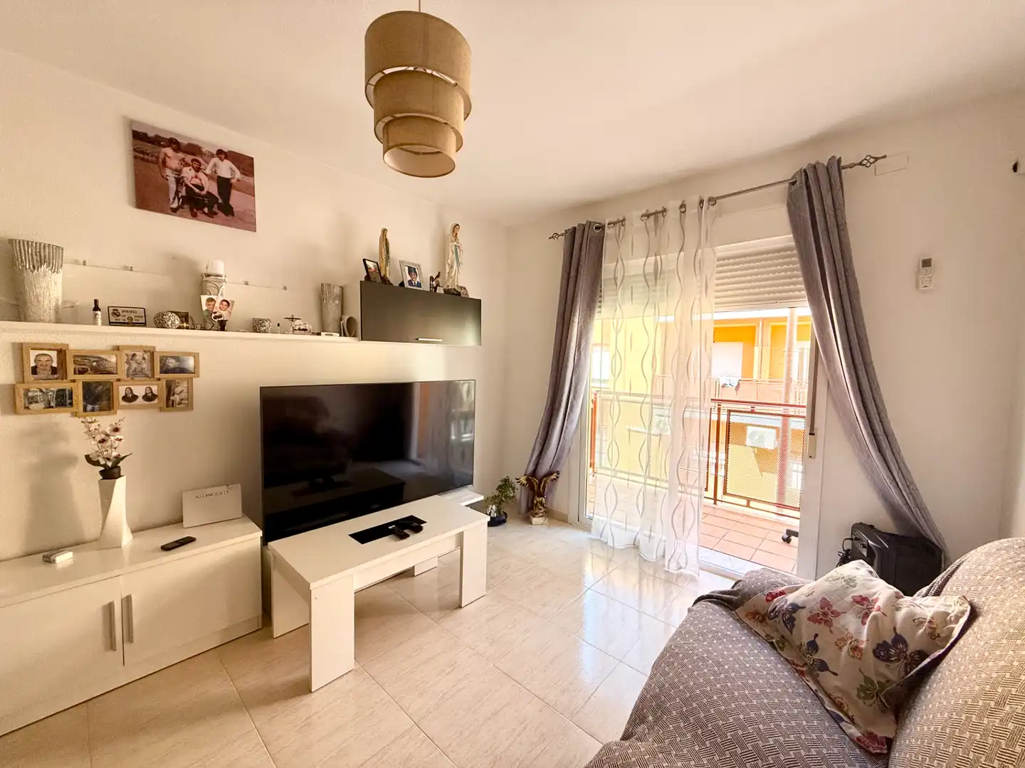 Sala de estar de Piso en venta en Roquetas de Mar con Terraza y Amueblado