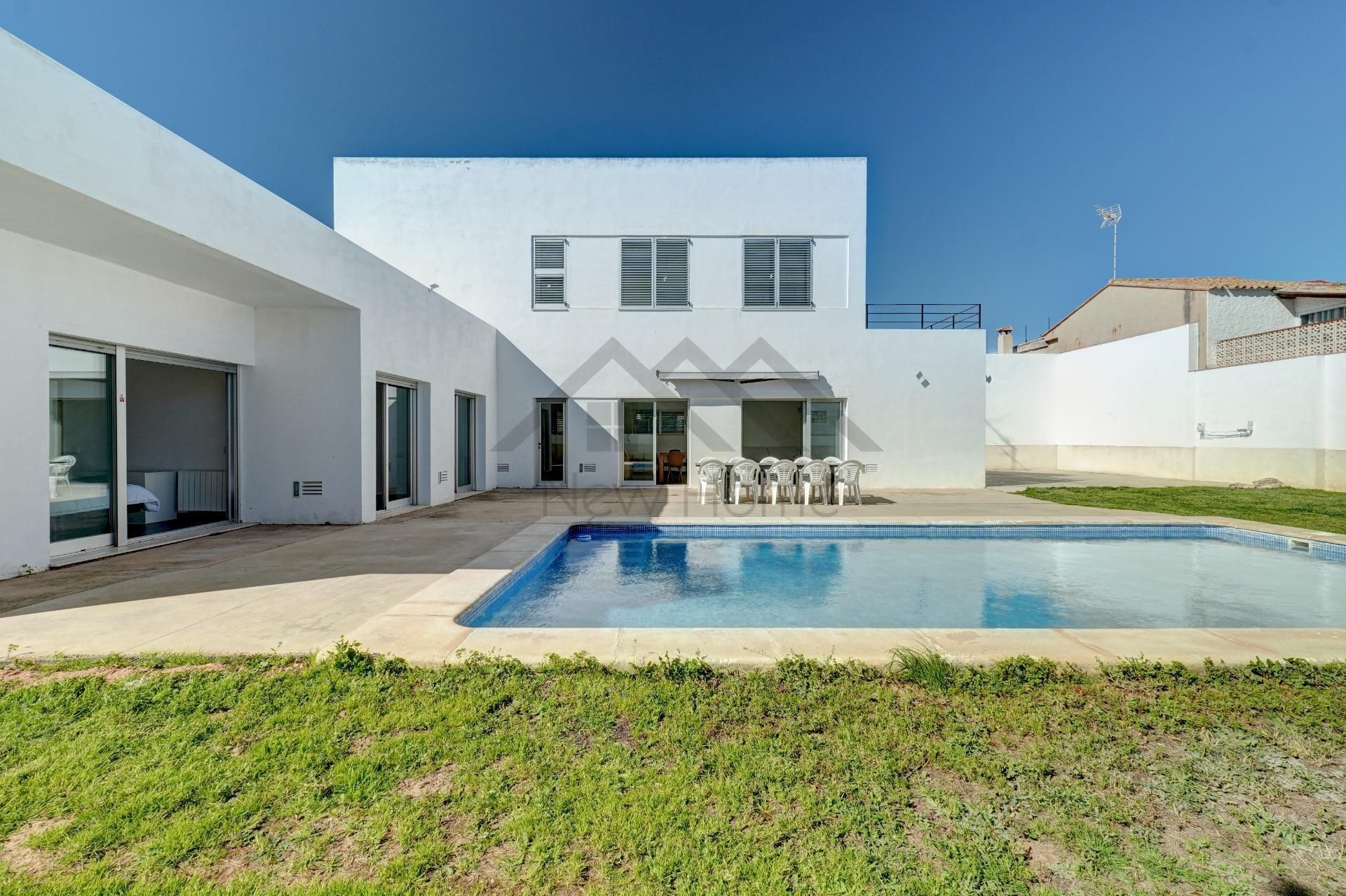 Vista exterior de Casa o xalet en venda en Moncada amb Jardí privat, Terrassa i Traster
