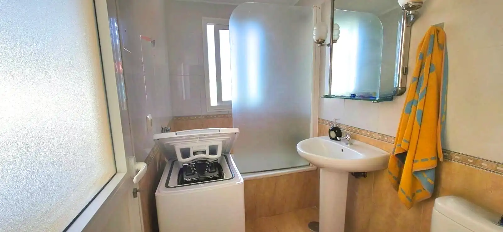 Baño de Piso en venta en Narón con Calefacción, Terraza y Amueblado