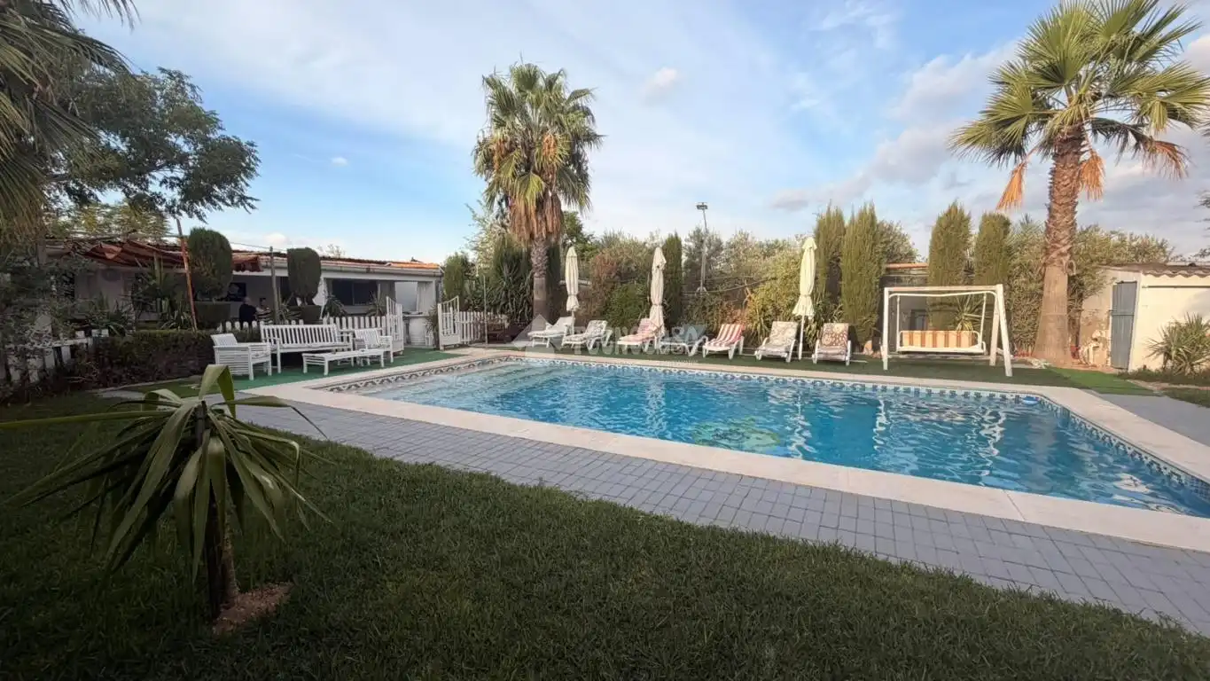 Piscina de Finca rústica en venda en La Lantejuela , Sevilla