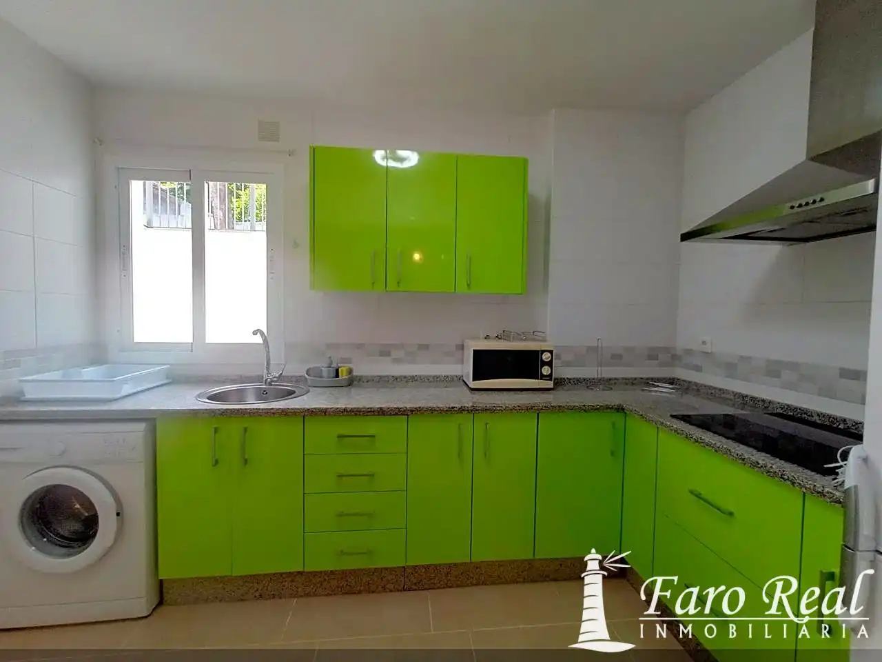 Cuina de Apartament de lloguer en Sanlúcar de Barrameda amb Aire condicionat i Moblat