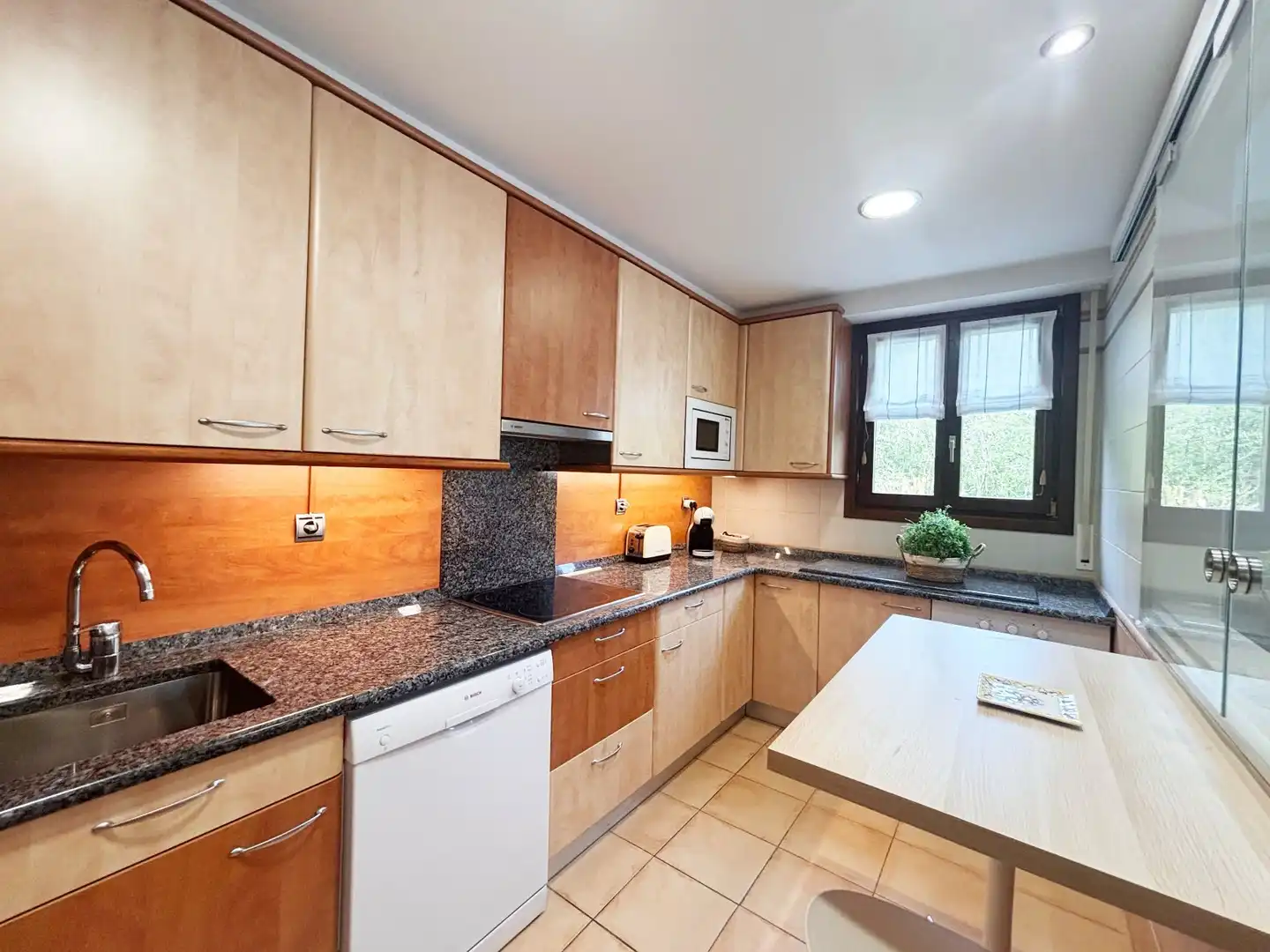 Küche von Wohnung zum Verkauf in Hondarribia mit Heizung, Abstellraum und Schwimmbad