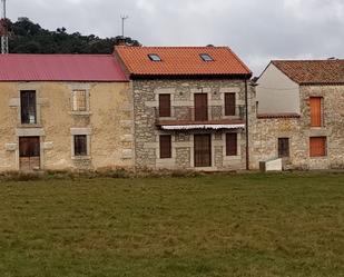 Vista exterior de Casa adosada en venda en Santibáñez de Béjar amb Terrassa, Moblat i Forn