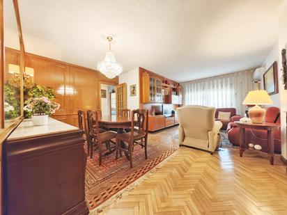 Living room of Flat for sale in  Madrid Capital  with Air Conditioner, Heating and Parquet flooring