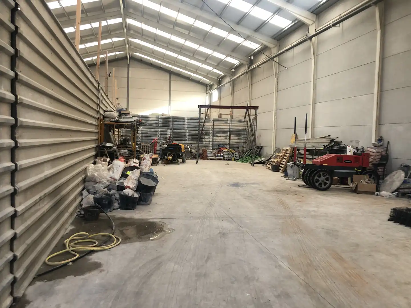 Fabrikhallen zur Miete in Calle Mingola, Daimús