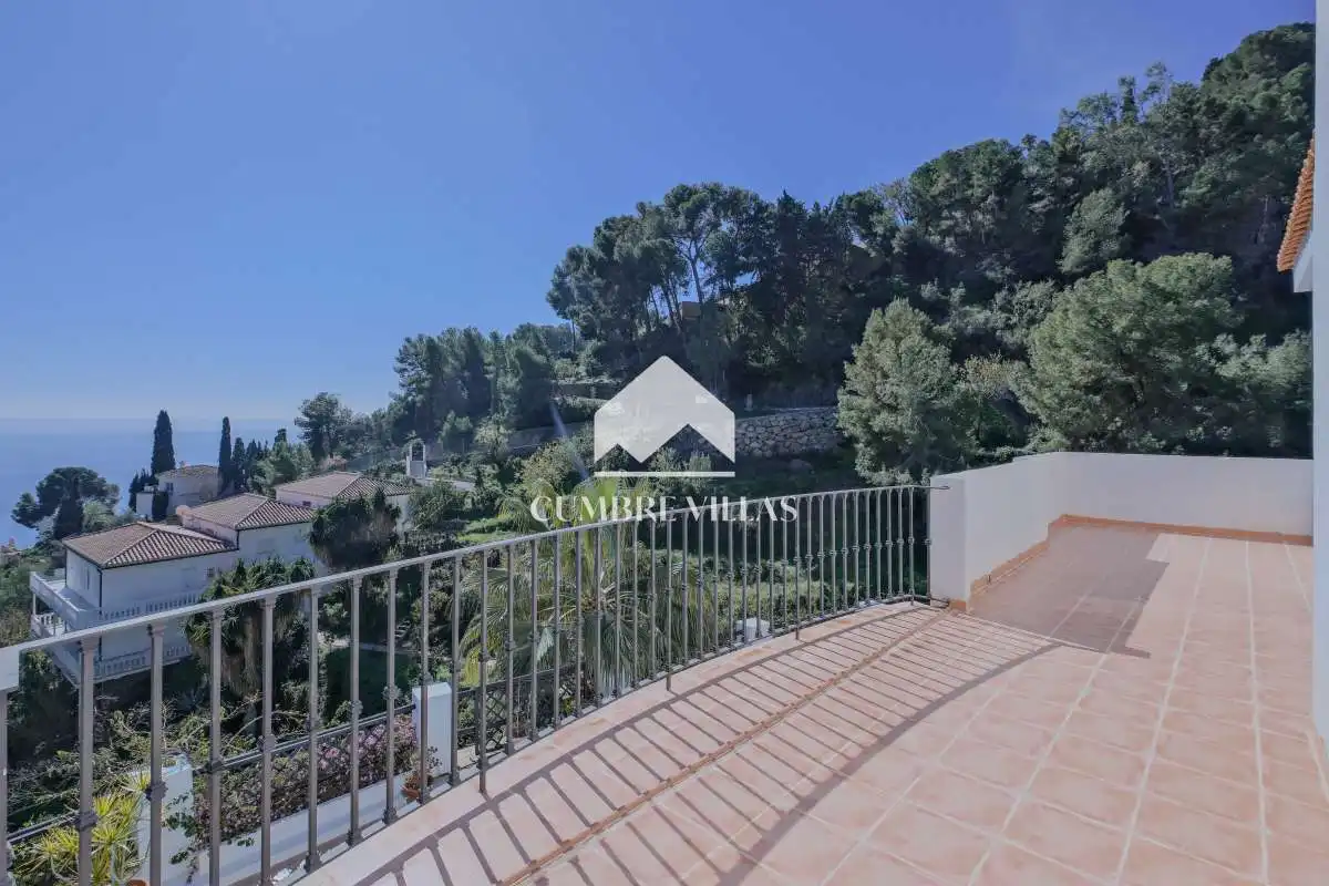 Vista exterior de Casa o xalet en venda en Almuñécar amb Calefacció, Jardí privat i Terrassa