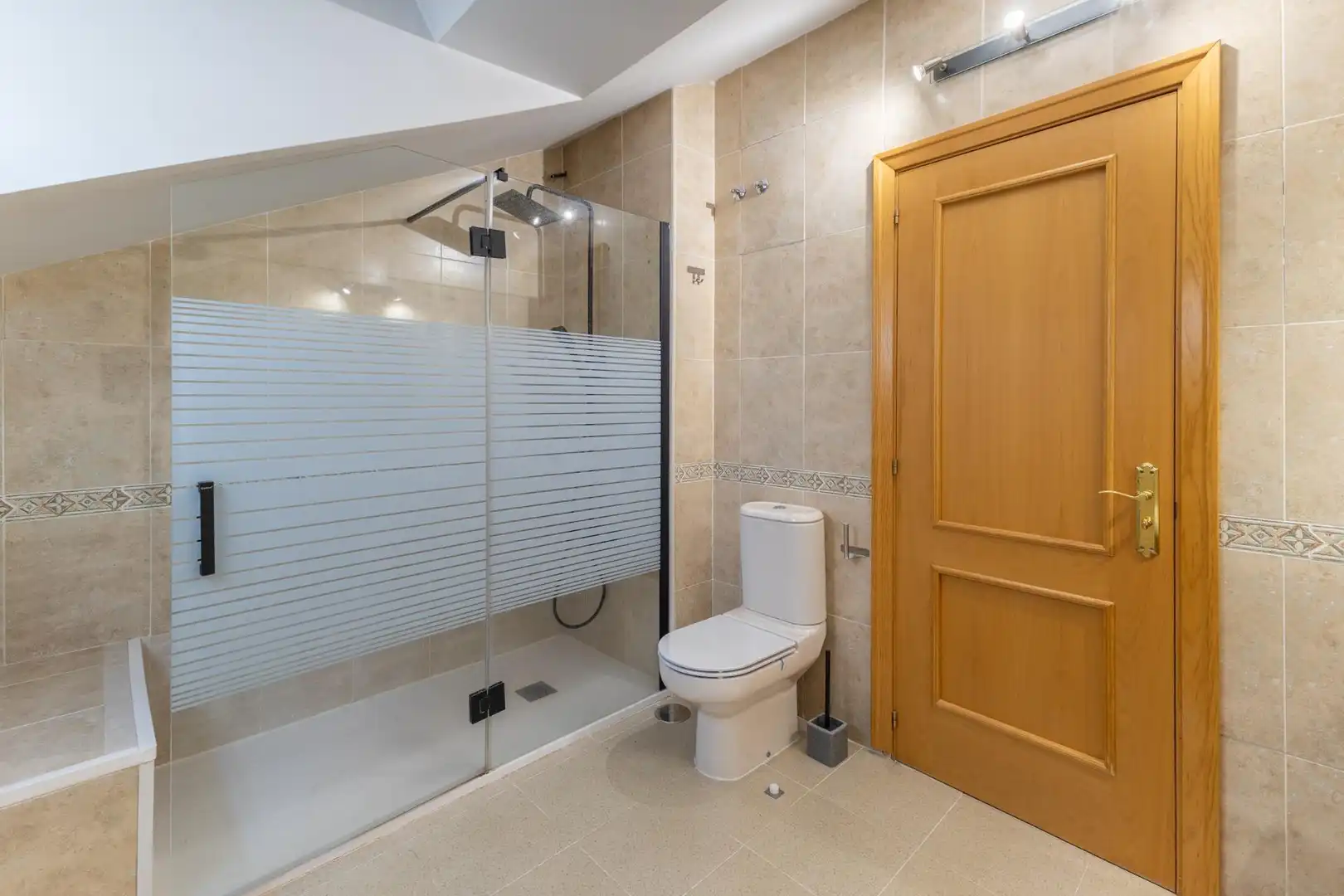 Badezimmer von Maisonette zur Miete in Illescas mit Klimaanlage und Heizung