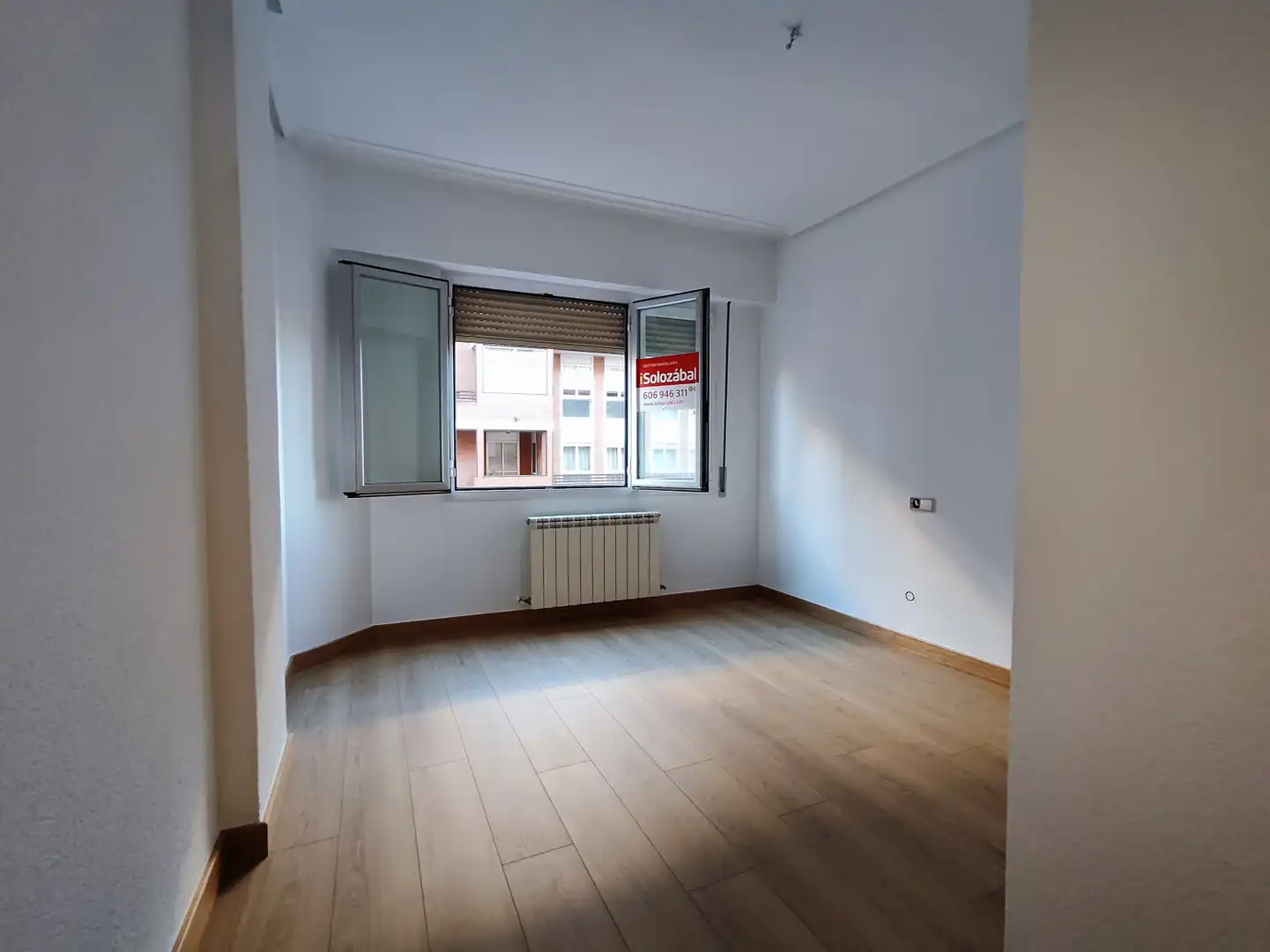 Dormitori de Pis en venda en  Logroño amb Calefacció, Parquet i Balcó