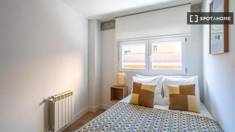 Bedroom of Flat for rent in Madrid  with Air Conditioner, Heating and Furnished