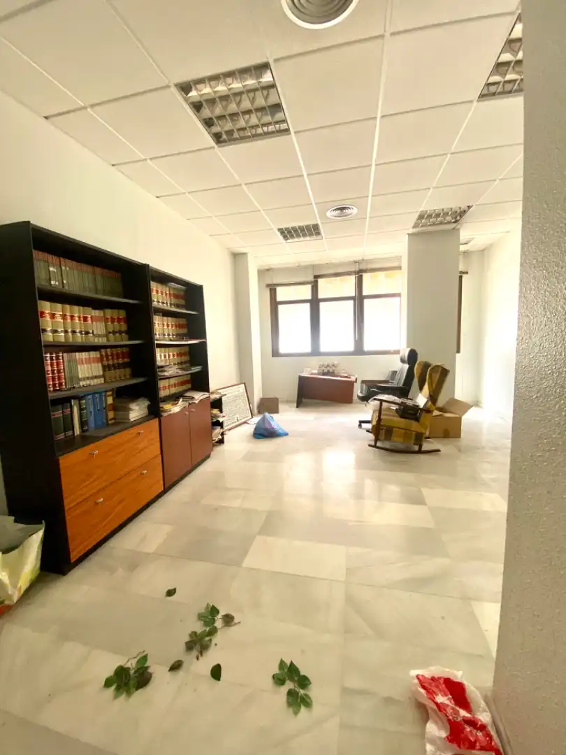 Oficina en venta en Almería