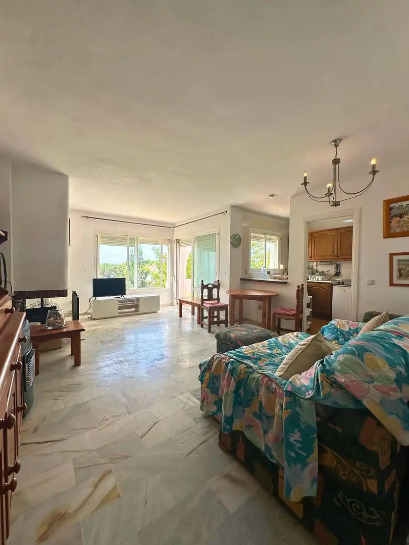 Sala de estar de Apartamento en venta en Marbella con Aire acondicionado, Calefacción y Piscina