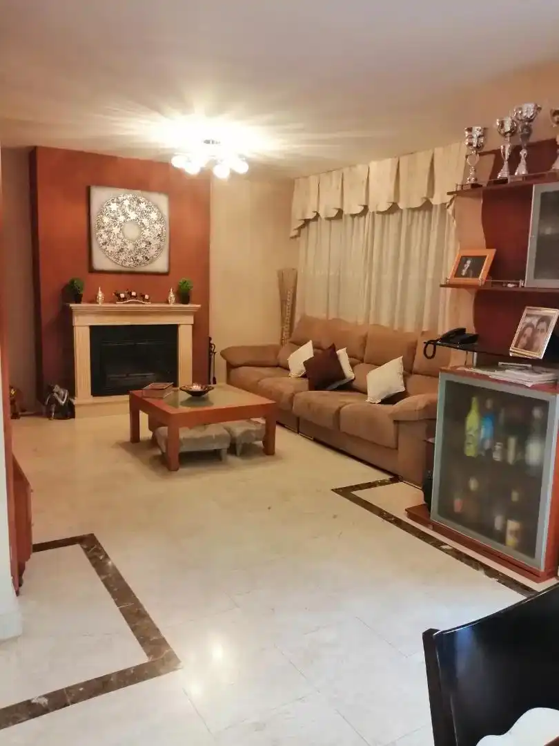 Sala d'estar de Casa o xalet en venda en San Fernando de Henares amb Aire condicionat i Balcó