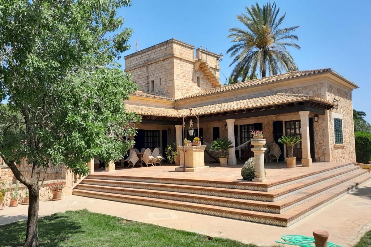 Vista exterior de Finca rústica en venda en Santanyí amb Aire condicionat, Jardí privat i Piscina