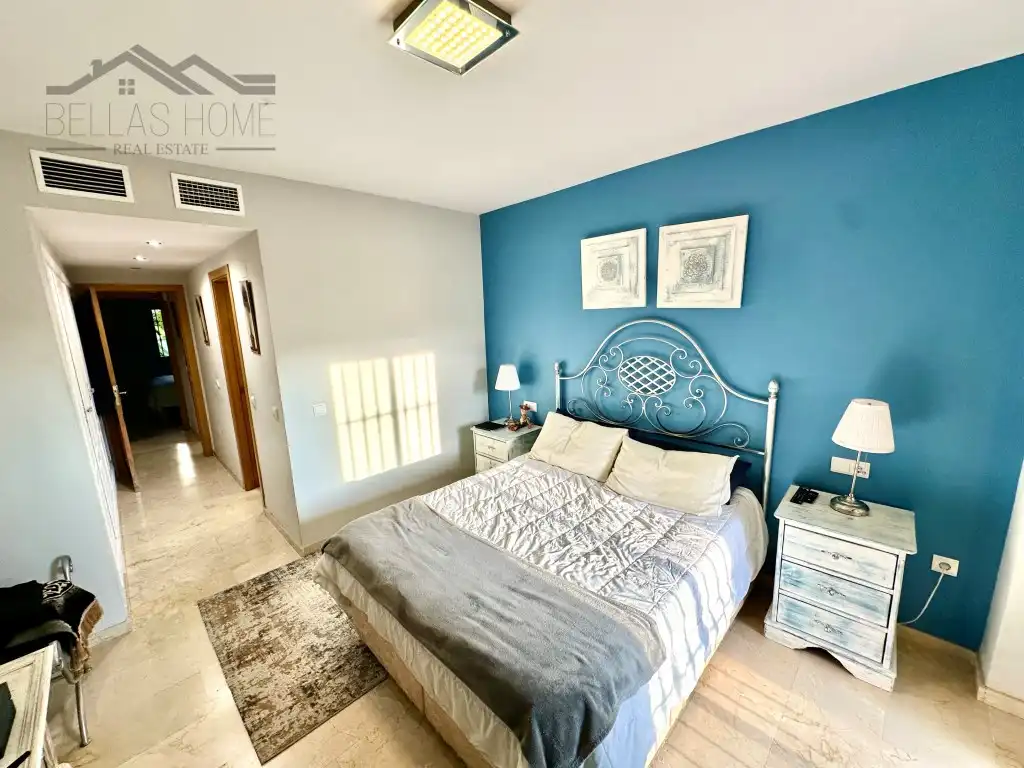 Habitación de Piso en venta en Estepona con Aire acondicionado, Terraza y Piscina