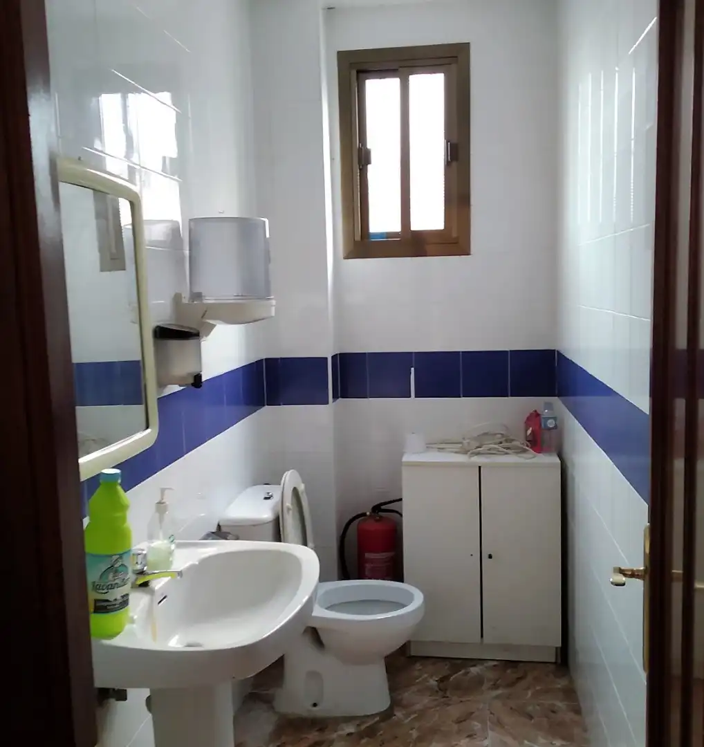 Baño de Local en venta en Puertollano