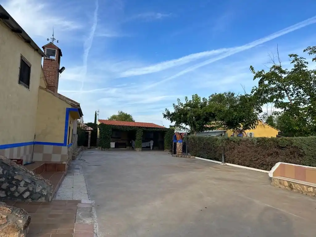 Vista exterior de Finca rústica en venta en Tomelloso con Aire acondicionado, Jardín privado y Terraza